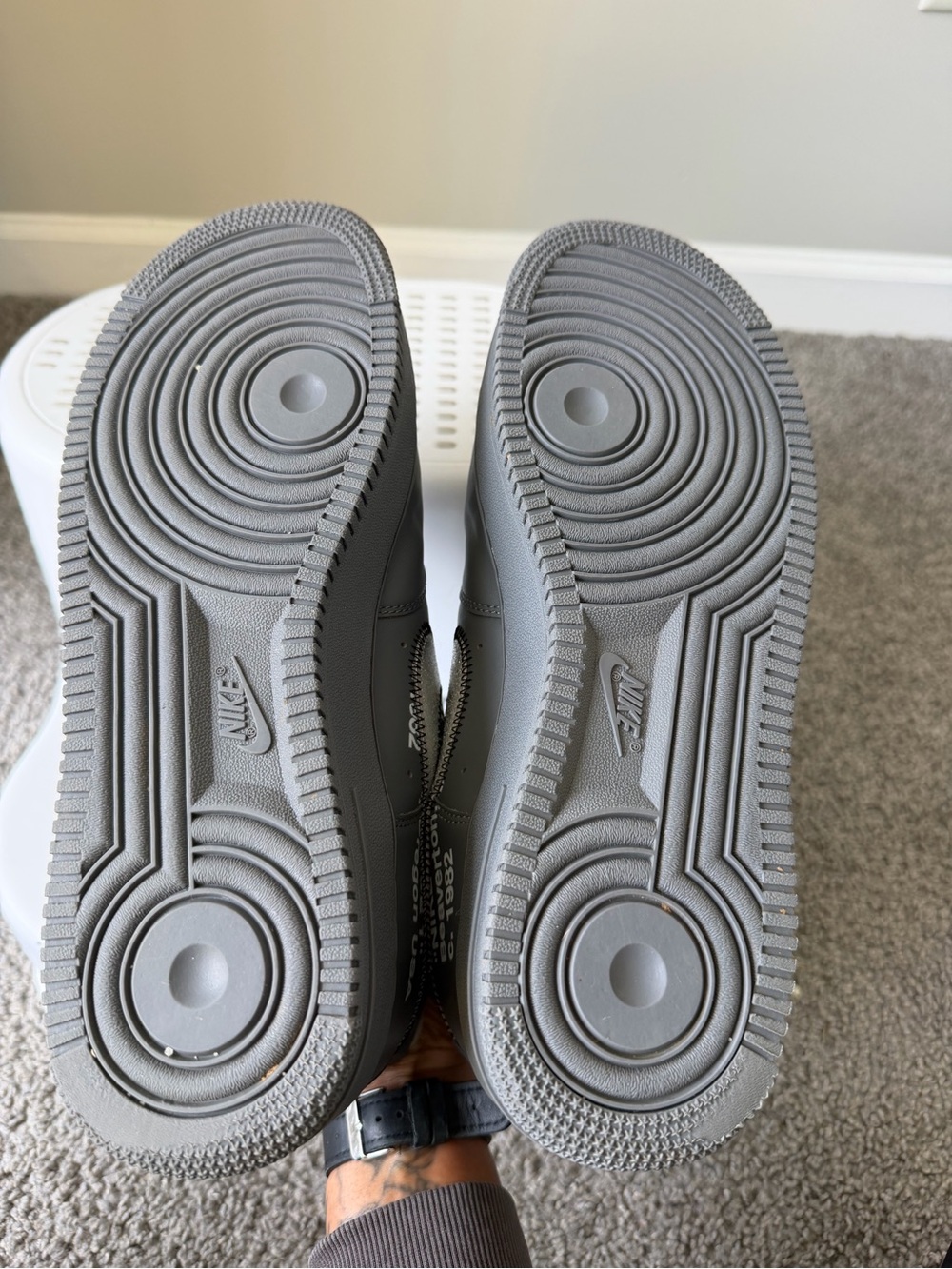 Nike Men's Gray Off-White x Air Force 1 Low Sneakers Make Offer!!! - Picture 10 of 10